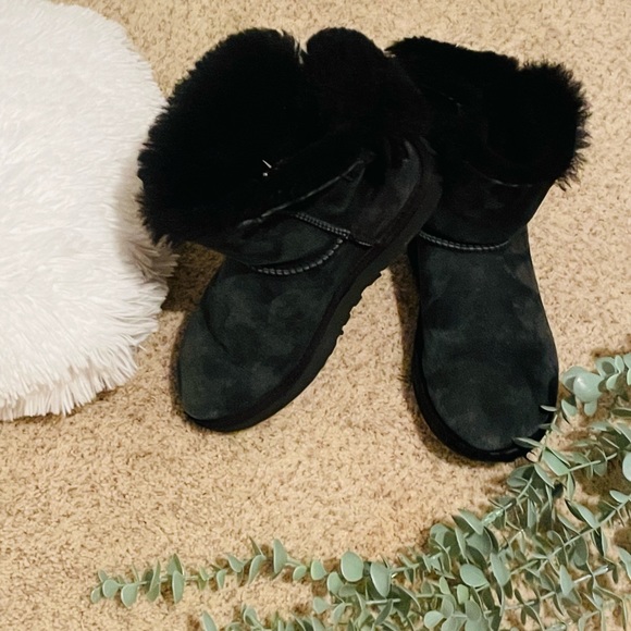 BLACK UGGS - Picture 2 of 7